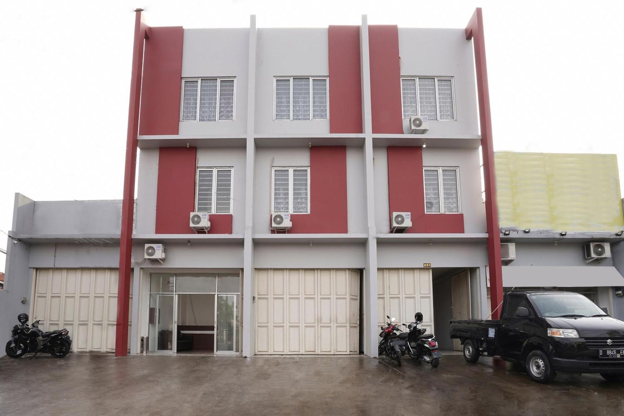 Super Oyo 2183 Cibeureum Residence Bandung Luaran gambar